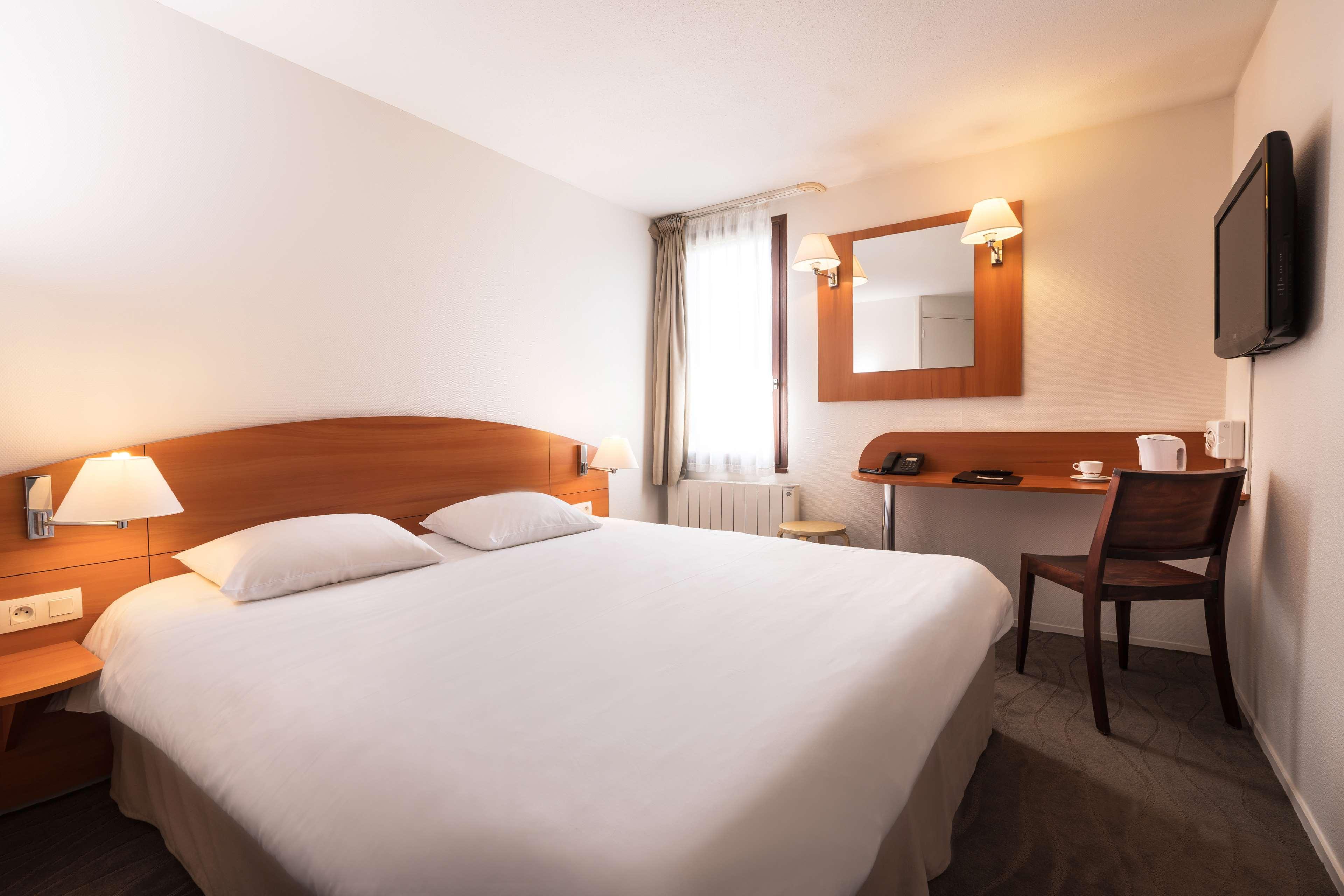 Kyriad Caen Sud Иф Экстерьер фото
