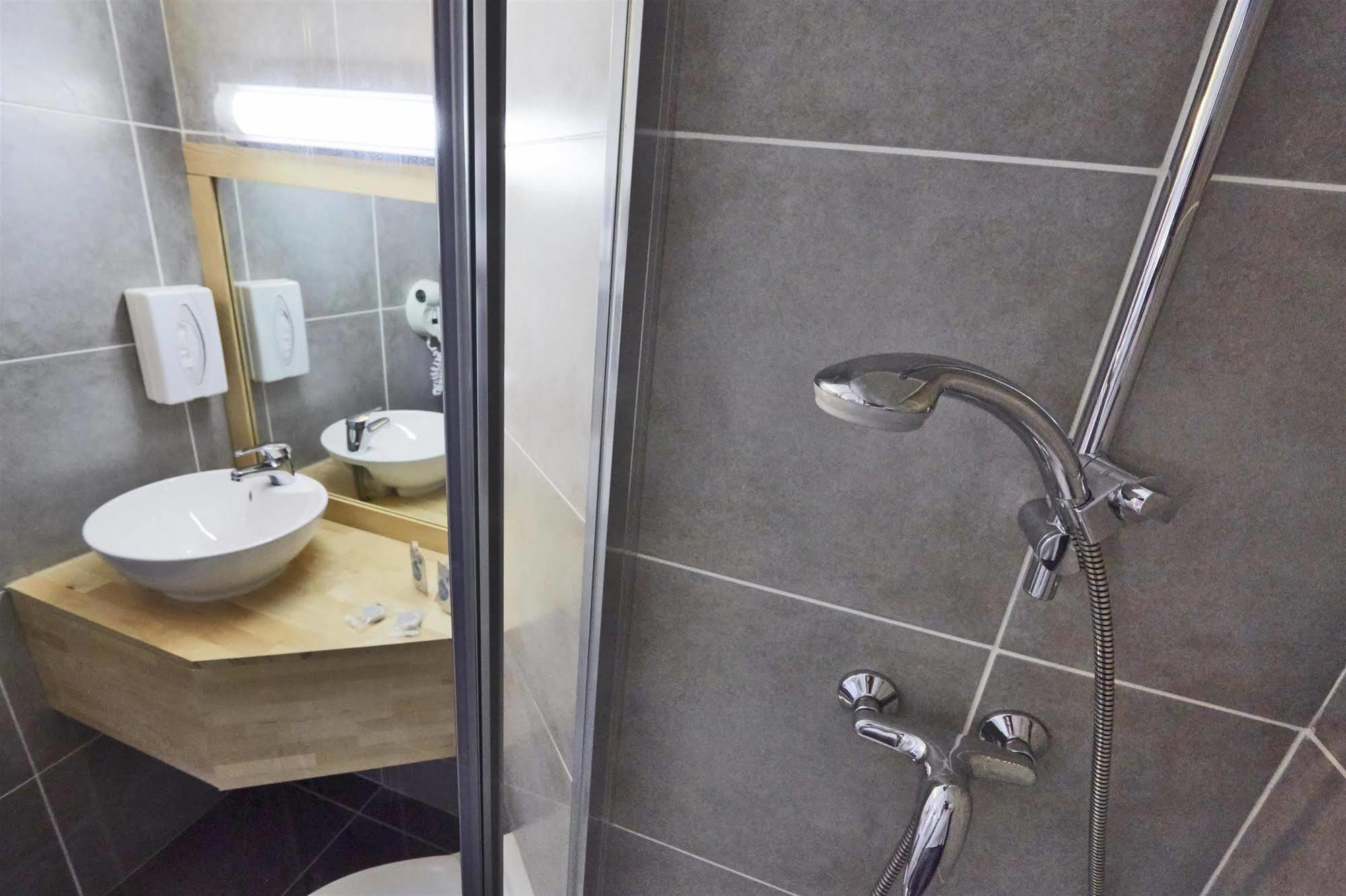 Kyriad Caen Sud Иф Экстерьер фото