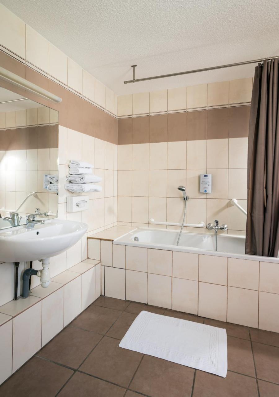 Kyriad Caen Sud Иф Экстерьер фото